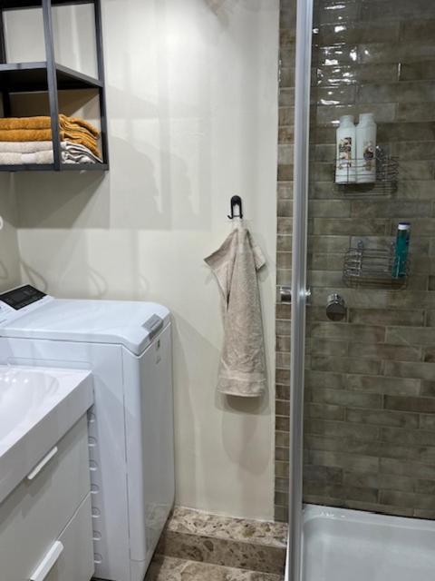Charming 3 Bedroom Apartment 아퀴레이리 외부 사진